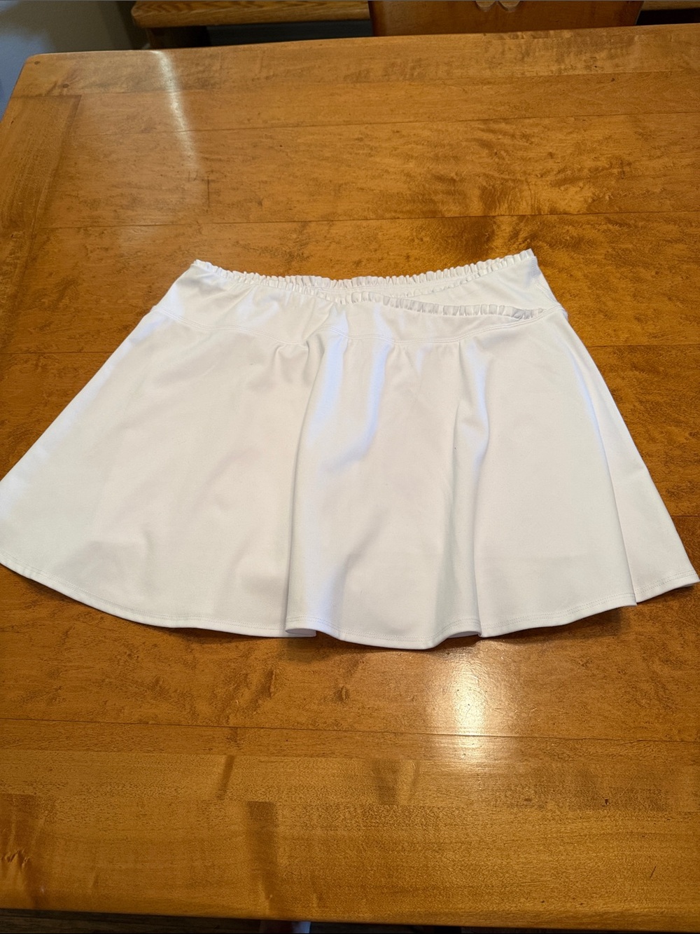 Yogalicious LUX White Women's A-Line Skort w/cute ruffle trim. SZ LRG